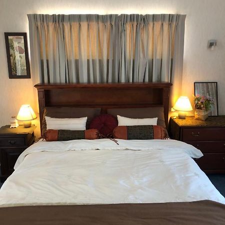 A Cozy Room With It'S Own Privacy Upper Hutt Exterior photo