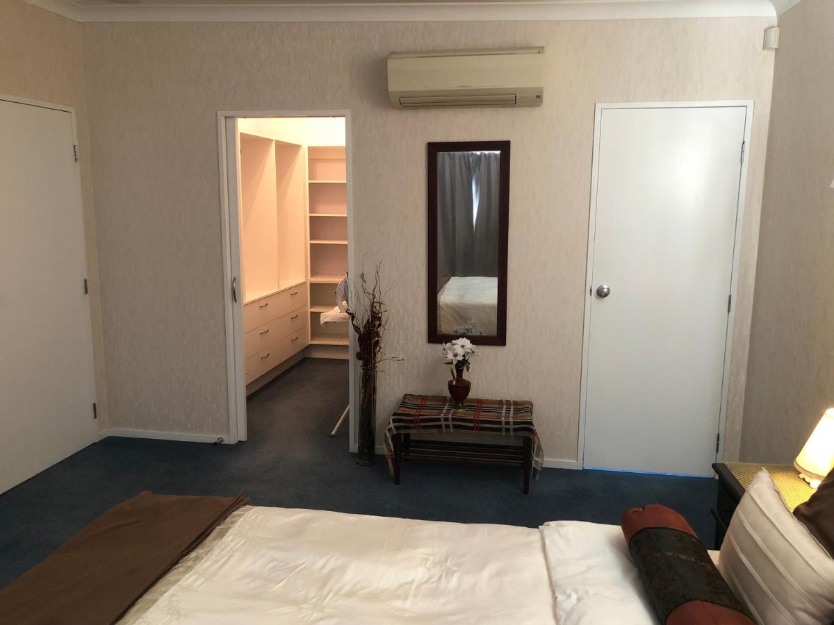 A Cozy Room With It'S Own Privacy Upper Hutt Exterior photo